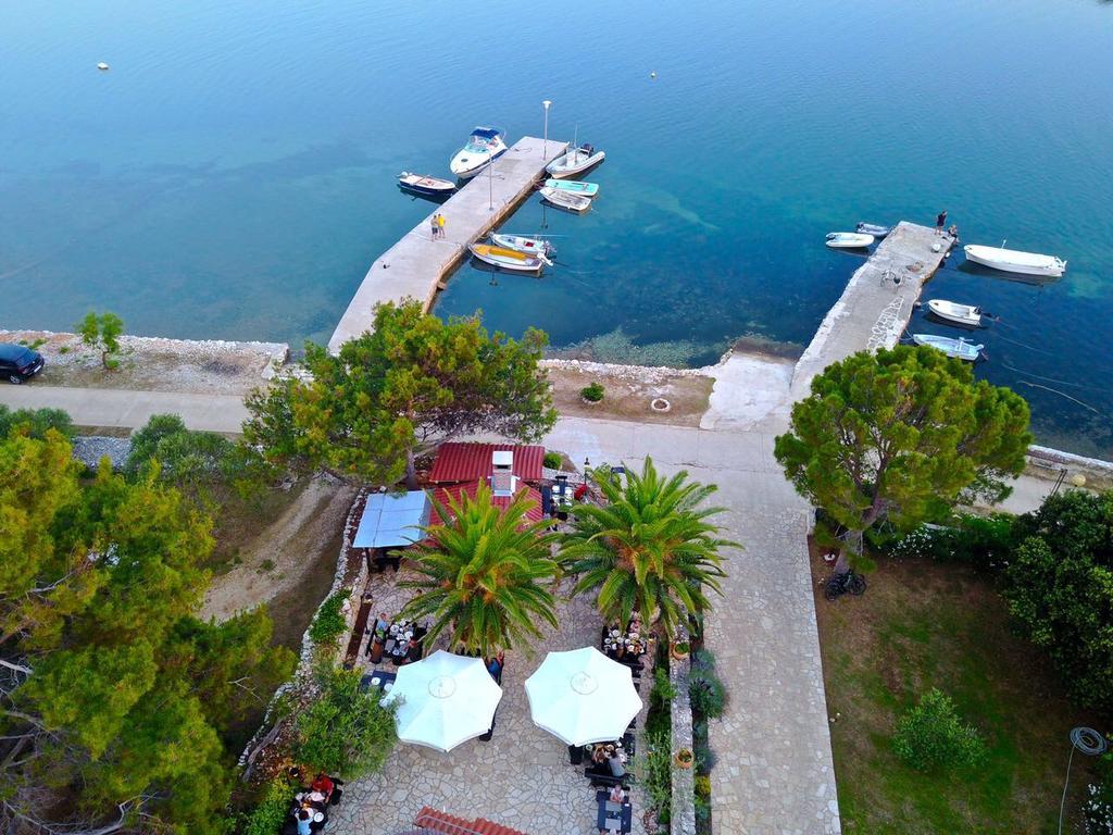 Gorgonia Suites in Verunić Exterior foto